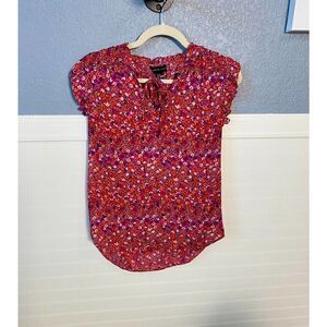 Adrianne Vittadini Red Floral Printed Short Sleeve Blouse Women's Size XS